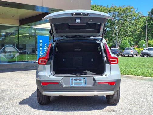 2024 Volvo XC40 B5 Ultimate Bright Theme