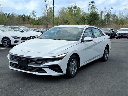 Serenity White 2026 Hyundai ELANTRA SE