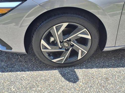 2025 Hyundai ELANTRA Sport
