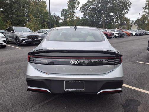 2026 Hyundai SONATA Hybrid Base