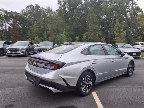 Aero Silver 2026 Hyundai SONATA Hybrid Base
