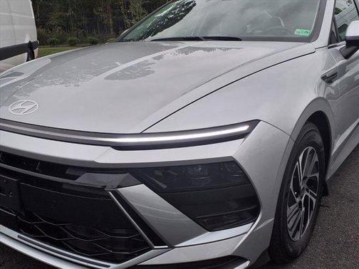 2026 Hyundai SONATA Hybrid Base