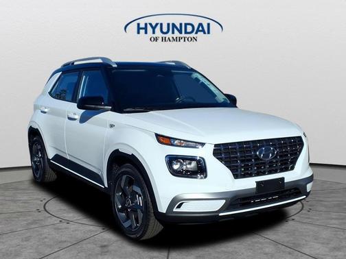 Lunar White w/Black Roof 2026 Hyundai VENUE SEL