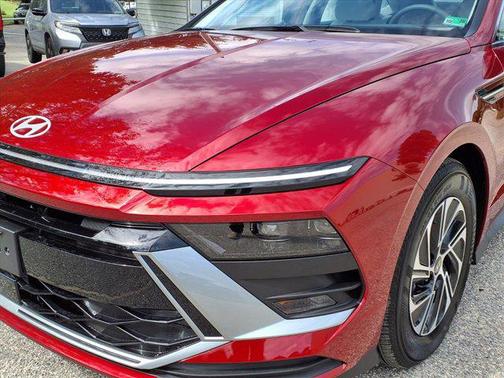 2026 Hyundai SONATA Hybrid Base