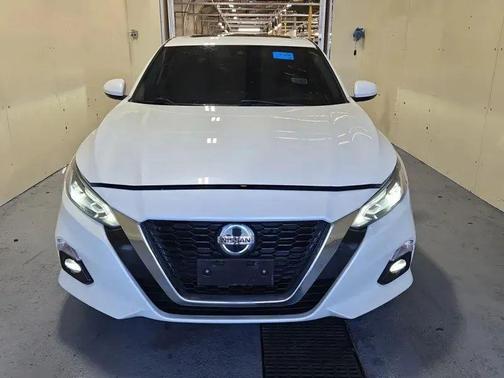 Pearl White Tricoat 2019 Nissan Altima 2.5 SL