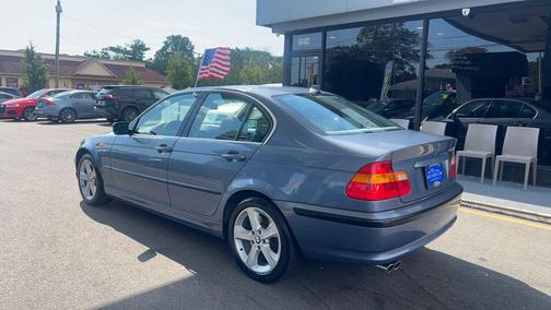 2005 BMW 330 330xi Sedan 4D