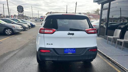 2016 Jeep Cherokee Sport