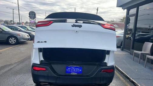 2016 Jeep Cherokee Sport