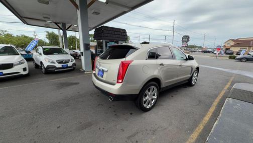Radiant Silver Metallic 2016 Cadillac SRX Performance Collection