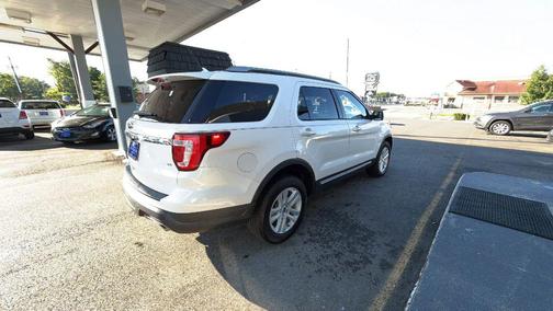 White Platinum Metallic Tri-Coat 2019 Ford Explorer XLT