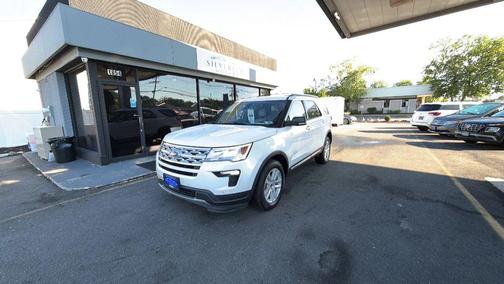 White Platinum Metallic Tri-Coat 2019 Ford Explorer XLT