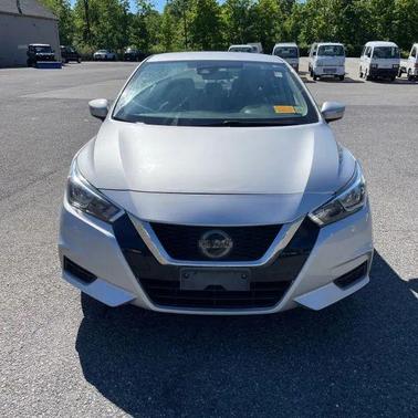 Brilliant Silver Metallic 2020 Nissan Versa 1.6 SV
