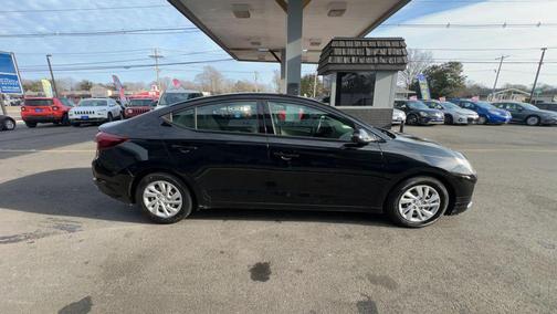 2019 Hyundai ELANTRA SE