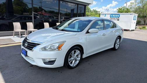 Pearl White 2014 Nissan Altima 2.5 SV