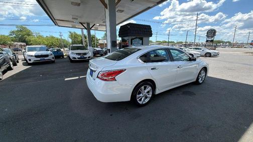 Pearl White 2014 Nissan Altima 2.5 SV