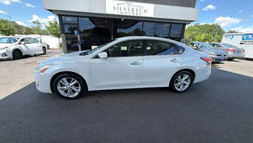 Pearl White 2014 Nissan Altima 2.5 SV