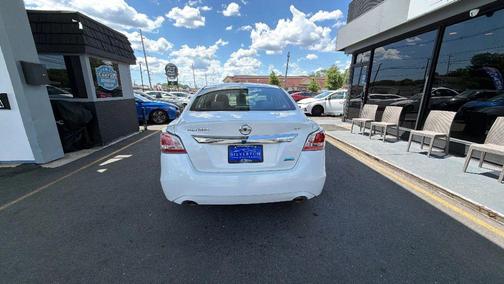 Pearl White 2014 Nissan Altima 2.5 SV