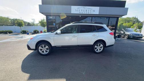 Satin White Pearl 2013 Subaru Outback 2.5i Premium