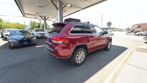 Brilliant Black Crystal Pearlcoat 2014 Jeep Grand Cherokee Laredo