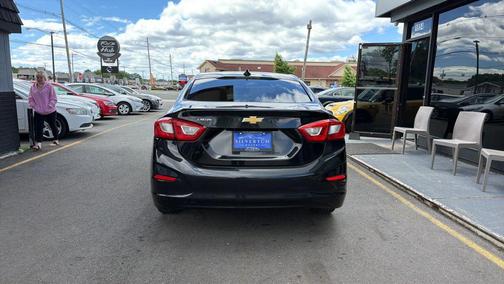 Mosaic Black Metallic 2019 Chevrolet Cruze LS