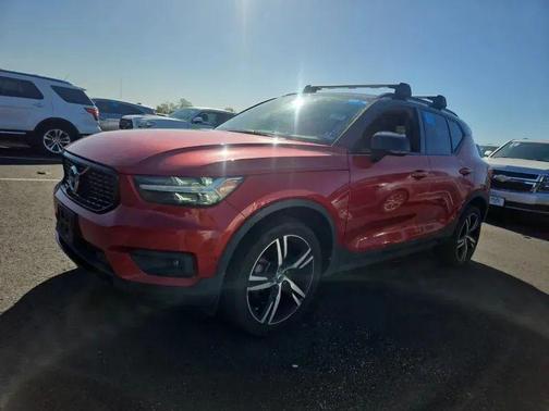 Fusion Red Metallic 2019 Volvo XC40 T5 R-Design