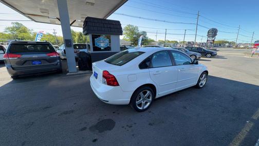 Ice White 2008 Volvo S40 2.4i