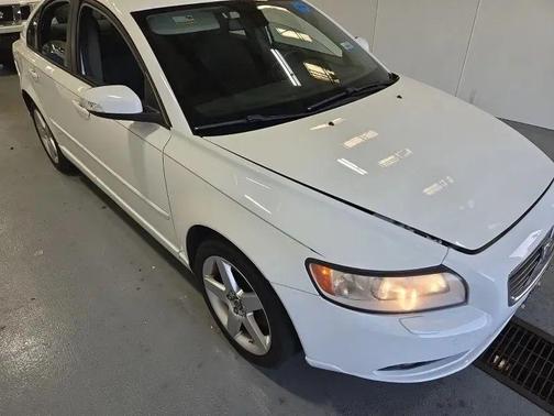Ice White 2008 Volvo S40 2.4i