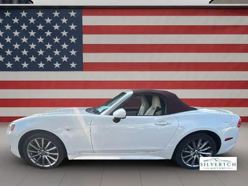 Puro White Tri-Coat Pearl 2018 FIAT 124 Spider Base