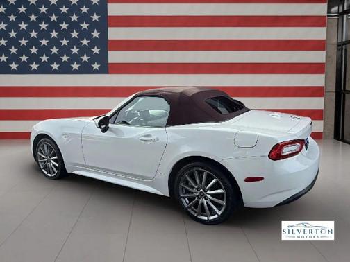 Puro White Tri-Coat Pearl 2018 FIAT 124 Spider Base