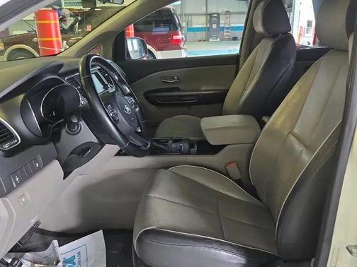 Clear White 2017 Kia Sedona LX