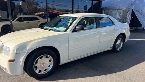 2005 Chrysler 300 Base