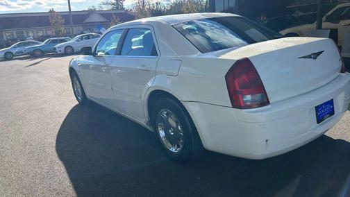 2005 Chrysler 300 Base