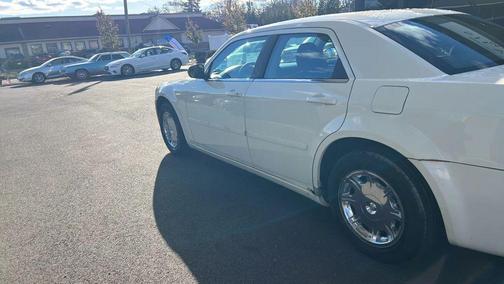 2005 Chrysler 300 Base