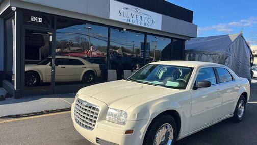 2005 Chrysler 300 Base