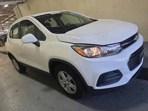 Summit White 2019 Chevrolet Trax LS