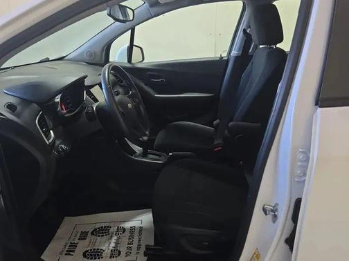 Summit White 2019 Chevrolet Trax LS