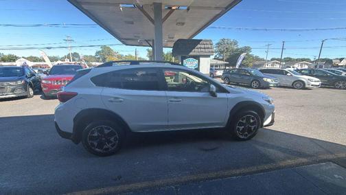 Crystal White Pearl 2019 Subaru Crosstrek 2.0i Premium