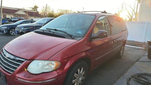 2005 Chrysler Town & Country Touring