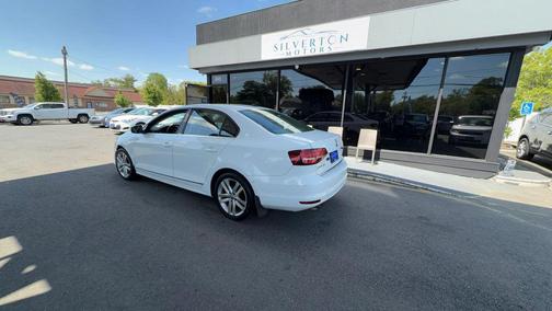 White 2017 Volkswagen Jetta 1.8T SEL
