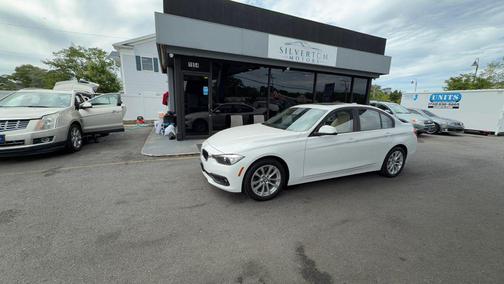 White 2017 BMW 320 i