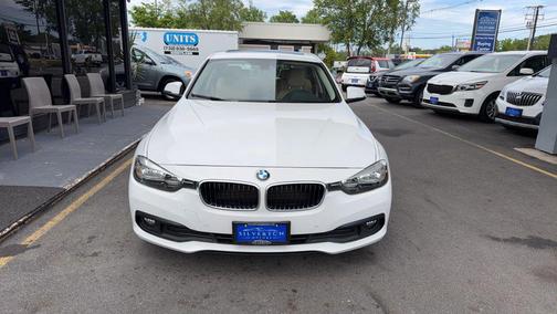 White 2017 BMW 320 i