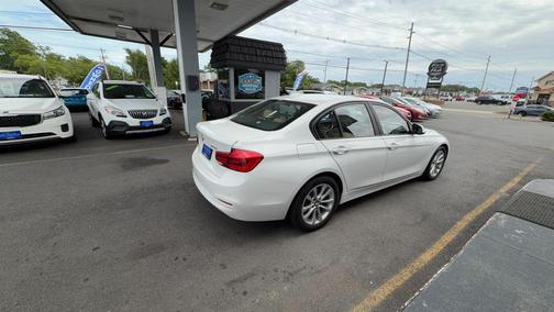 White 2017 BMW 320 i