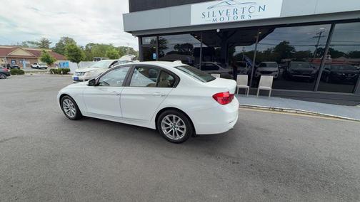 White 2017 BMW 320 i