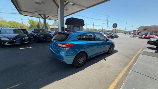Blue 2019 Subaru Impreza 2.0i