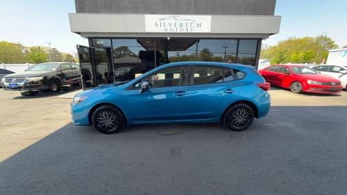 Blue 2019 Subaru Impreza 2.0i