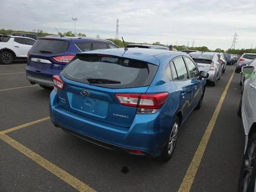 Blue 2019 Subaru Impreza 2.0i