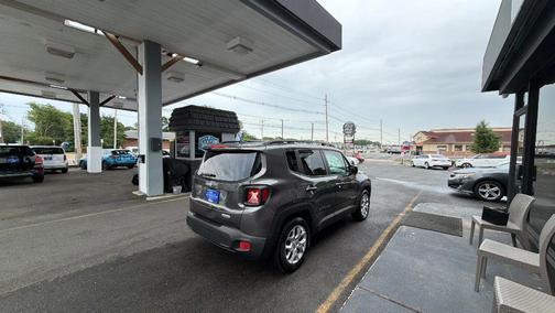 Granite Crystal Metallic Clearcoat 2016 Jeep Renegade Latitude