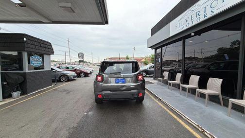 Granite Crystal Metallic Clearcoat 2016 Jeep Renegade Latitude