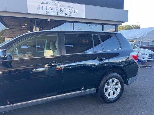 2011 Toyota Highlander SE