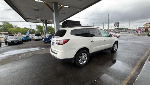 White 2014 Chevrolet Traverse 1LT